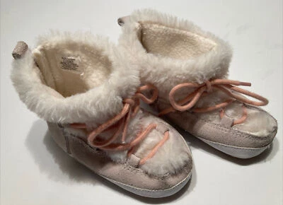 babyGap искусственного меха и замши бежевый мокасины с розовыми шнурками - размер 18-24 месяцев - Изображение 1 из 4