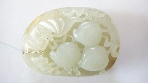 RARE ANTIQUE CHINESE HETIAN PEBBLE JADE CARVING BUTTERFLY EAT THREE PEACHES - Picture 1 of 12