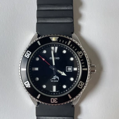 Reloj de buceo Casio MDV106 para hombre esfera negra 200M WR analógico deportivo correa de resina  Foto 1 de 4