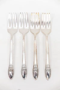 Set of 4 1847 Rogers Bros  First Love  Salad Forks  6 3/4" - Picture 1 of 3