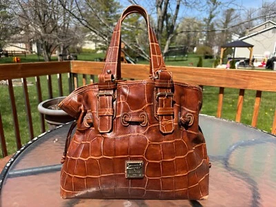 Bolso de Hombro Dooney & Bourke Chiara Croc Cuero Repujado Grande Marrón Foto 1 de 4