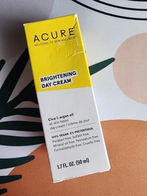 Crema de día iluminadora ACURE - 1,7 fl oz/50 ml - sellada Foto 1 de 4