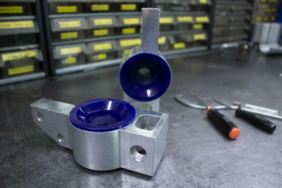 Supporto staffa posteriore inferiore braccio comando anteriore SuperPro per Seat Toledo 04>09 - Immagine 1 di 1