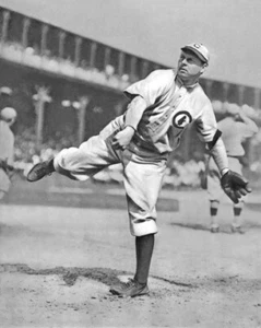 1909 Chicago Cubs MORDECAI 'THREE FINGERS' BROWN Glossy 8x10 Photo Poster - Picture 1 of 1