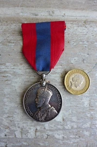 Médaille originale service impérial buste George V britannique époque WW1 C W grand livre - Photo 1/5
