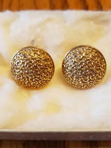 VINTAGE SIGNED TRIFARI GOLD TONE CLIP ON EARRINGS - Picture 1 of 4