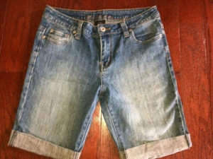 WET SEAL Junior Women's Roll Cuff Jean Bermuda Shorts Sz. 7 - Picture 1 of 6