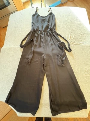 Mono para mujer Banana Republic. Talla 4. Negro. Correas de espagueti. Pierna ancha. Foto 1 de 4