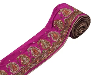 Cinta con cuentas a mano con borde de sari magenta de colección Sushila artesanía india - Imagen 1 de 4