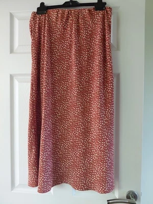 Ladies Long, Elasticated Waist Skirt, Size 16 - Image 1 of 4