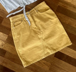 Neuw 🌸Boutique Ware🌻Cord Kord Jeans Rock 🌸Senf farben🌻M 38 ausgestellt gelb - Bild 1 von 14