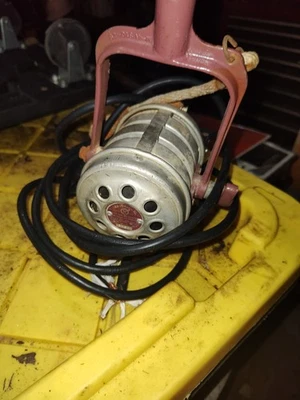 Mole Richardson Co Type 3101 Molequartz Solarspot 200W tweenies inbetweenie - Image 1 of 4