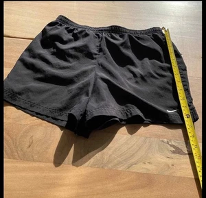 Nike Dri Fit Sportshorts Damen klein schwarz integrierter Slip Kordelzug Taille - Bild 1 von 8