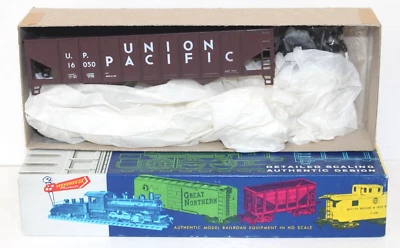 Roundhouse 1494 HO 3 bay Rib Side Hopper kit UP 16050 red NIB - Image 1 of 2
