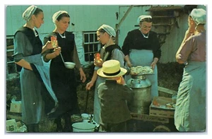 Postal de saludos desde Pensilvania país holandés Amish mujeres y niños - Imagen 1 de 2
