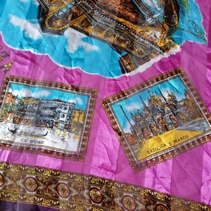 Scarf Venezia Landmarks on fuchsia/purple viscose 36"×36 - Picture 1 of 3