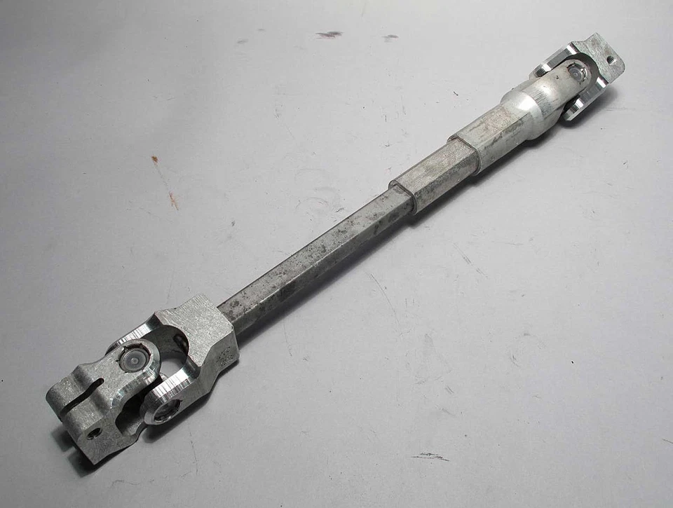 BMW Serie 3 2006-2013 Serie 1 Columna de acoplamiento de dirección inferior Junta en U USADO OEM Foto 1 de 3