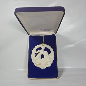 1978 Gorham Parian Medallion Joys Of Christmas Ornament "Christmas Kiss"  - Picture 1 of 14