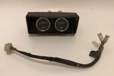 Camioneta Nissan Datsun 1980-1986 camioneta 720 consola central medidores de aceite y voltios OEM Foto 1 de 4