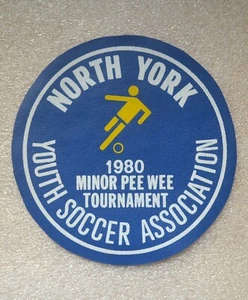 ASS DE FÚTBOL JUVENIL NORTH YORK Parche de cresta de tela de torneo Minor Pee Wee 1980 - Imagen 1 de 2