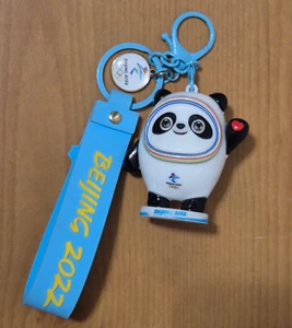 Olympische Winterspiele Peking 2022 | Maskottchen Bing Dwen Dwen Panda Schlüsselanhänger/ Keyring - Bild 1 von 3