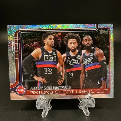 Pistones Topps Holo Foil Cade Cunningham #279 2025-26 Foto 1 de 2