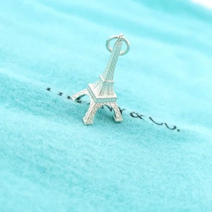 Ciondolo Tiffany & Co. in argento sterling Torre Eiffel Parigi Francia - Foto 1 di 5