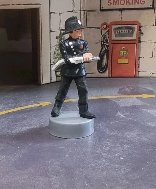 Figura de bombero Spot-On Triang con base  Foto 1 de 1