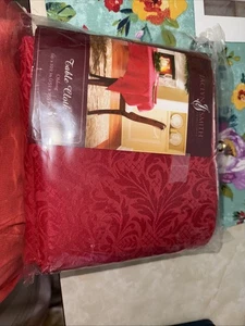 Jaclyn Smith 60x102 Oblong Red Table Cloth - Picture 1 of 2