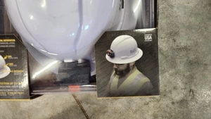 Nuevo Klein 60406RL Casco Ala Completa, con Faro Recargable NUEVO EN CAJA - Imagen 1 de 9