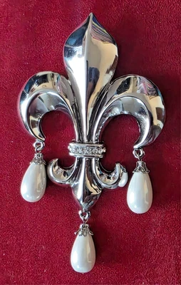 Butler &Wilson Brooch Large Fleur de Lys Silver Tone Articulated Stamped Boxed - Image 1 of 4