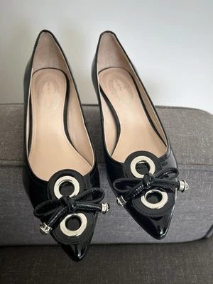 Tacones Elie Tahari Juliette charol negro lazo gatito talla 36,5 excelente estado Foto 1 de 4