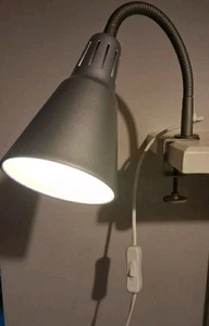 2x Par de Lámparas IKEA KVART Montaje con Abrazadera Mesa de Escritorio Flexible Cuello de Ganso Gris Plateado De Colección  - Imagen 1 de 5