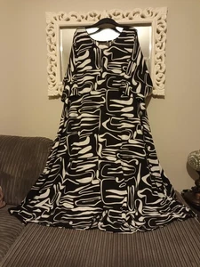 Neues schwarz-weiß bedrucktes Damen-Maxikleid Größe 30/32 handgefertigt - Bild 1 von 5