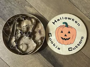 Juego de cortador de galletas vintage de Halloween recortado de metal nuevo sin etiquetas caja de madera ¡BONITO! - Imagen 1 de 1