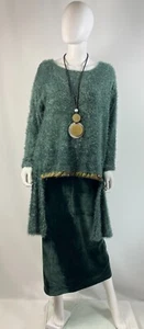 Conjunto Falda Oliva Alembika. Compara @ $380. - Imagen 1 de 8