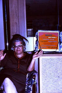 1963-Vintage 35mm Slide, Lady Modeling, sitting for Amateur Photographer # 7010 - Picture 1 of 1