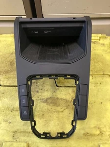 2020-2023 SEAT ARONA GEAR SURROUND TRIM WIRELESS CHARGER 6F0863283M - Picture 1 of 3