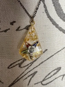 Vintage Masonic Eastern Star Pendant OES Emblem Charm Resin Cast With Gold Flake - Picture 1 of 5
