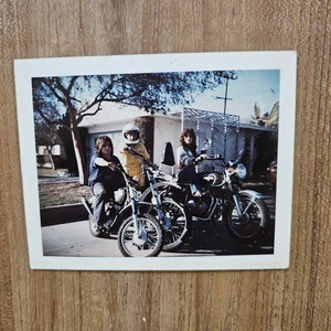 VINTAGE 1970'S AMERICAN FAMILY SIBLINGS DIRT BIKES & MOTORCYCLE POLAROID PHOTO - Picture 1 of 4