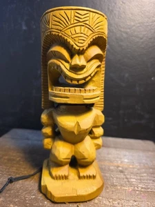 Totem polinesiano intagliato legno hawaiano Love Tiki amore fortunato Tiki - Foto 1 di 16
