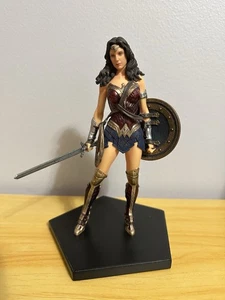 Iron Studios Wonder Woman Batman v Superman Art Scale 1/10 - Bild 1 von 4