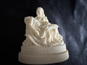 ESTATUA: RELIGIOSA CON CRUZ DE PIETA DE MICHELÁNGEL CRUCIFIXIÓN MARÍA JESÚS - Imagen 1 de 5