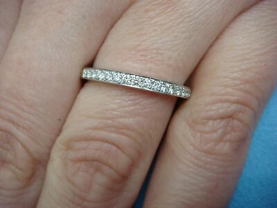 18 KT GOLD 0.30 CARAT DIAMONDS LADIES HIGH END WEDDING BAND - Image 1 of 4
