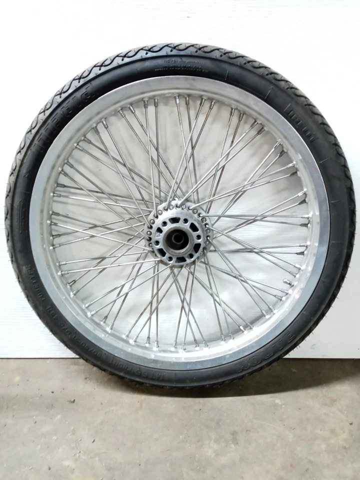 1998 Suzuki Intruder 800 Front Wheel Rim Tire pirelli 80-90-21 Foto 1 de 4