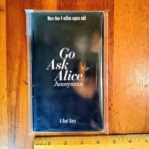 Go Ask Alice Anonymous A Real Teen Diary Addiction Drugs Vtg mmpb New Mylar Bag - Imagen 1 de 6