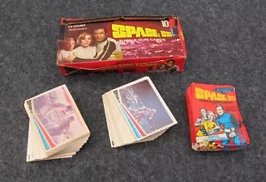 DONRUSS SPACE 1999 NEAR SET con scatola, involucri e duplicati LOTTO**EX-NM**1976** - Foto 1 di 6