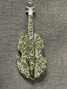 Strass Gitarre / Violine / Cello Brosche Anstecknadel silberfarben Musik Musiker - Bild 1 von 6