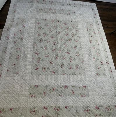 SIMPLY SHABBY CHIC 100% cotton twin Lady Rose quilt-coverlet. Reversible - Image 1 of 4