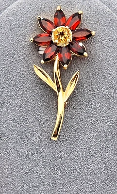 Prendedor/broche flor granate y citrino oro 14K Foto 1 de 4